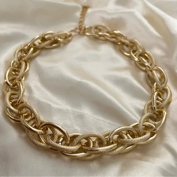 Chunky Gold Chain Statement Necklace adjustable 16”-18” women’s Jewelry - Picture 11 of 11